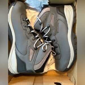 Colombia Women's hiking boots - new